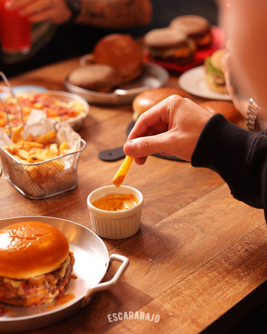 A mordida vem depois, mas o desejo começa aqui.